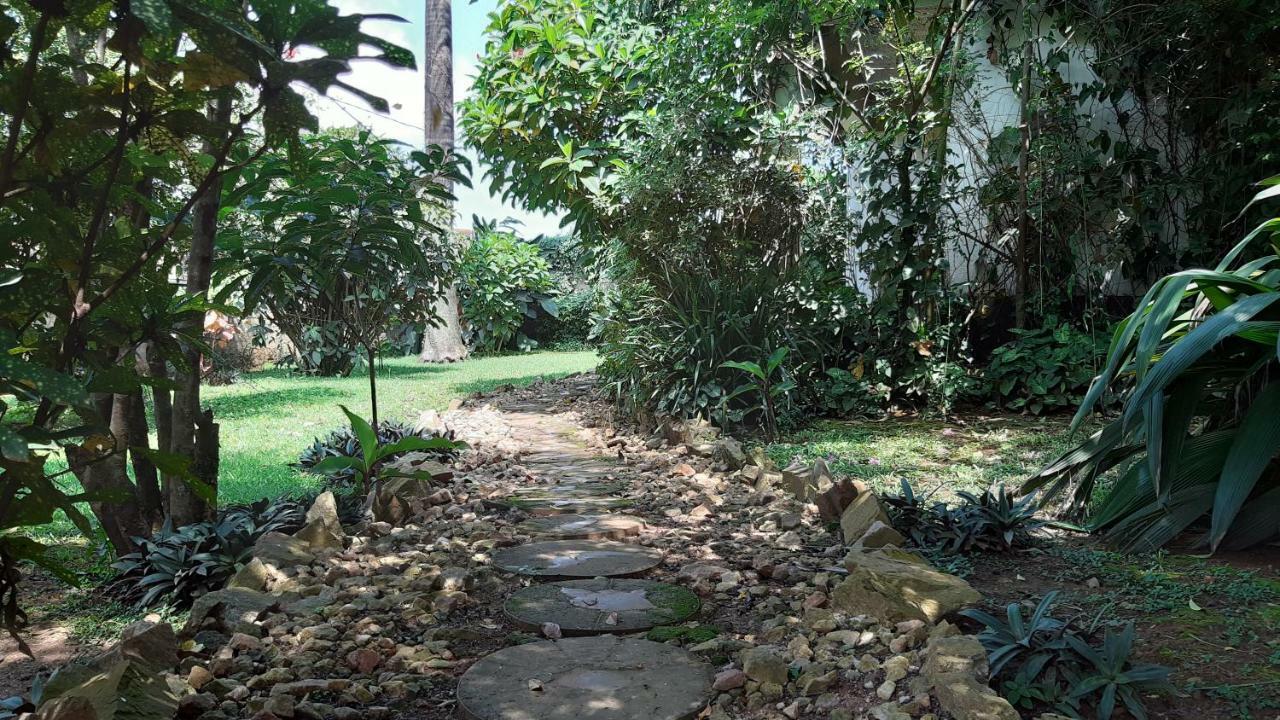 Gately Inn Entebbe Exterior photo