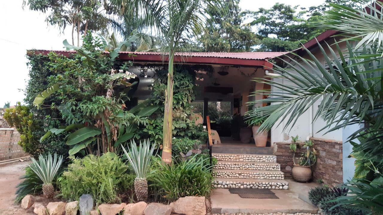 Gately Inn Entebbe Exterior photo